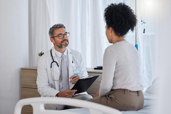 Por que dois pacientes com o mesmo diagnóstico recebem tratamentos diferentes?